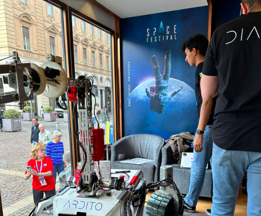 Lo Space Truck atterra in piazza San Carlo: l'avveniristico container sarà il cuore del Festival diretto da Marco Berry