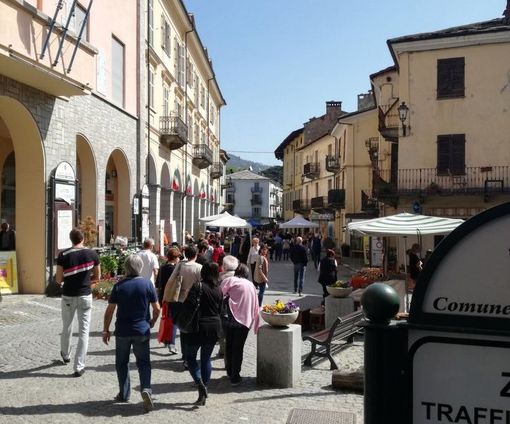 Hobbisti e artigiani s’impadroniscono per due giorni del centro di Torre Pellice Hobbisti e artigiani s’impadroniscono per due giorni del centro di Torre Pellice
