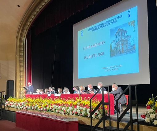 La cerimonia di giuramento dei nuovi iscritti all'Ordine dei Medici di Torino La cerimonia di giuramento dei nuovi iscritti all'Ordine dei Medici di Torino