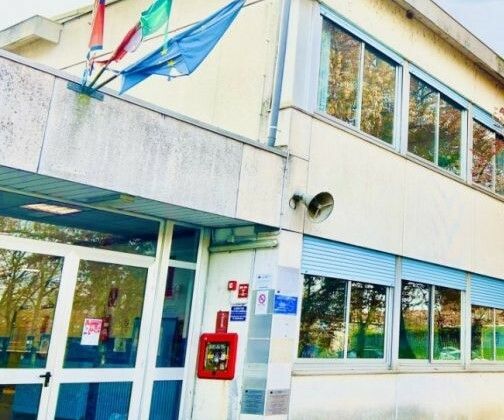 Scuola Martiri della Resistenza al freddo a Nichelino, studenti a casa