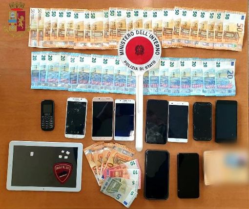 soldi e refurtiva ritrovati dalla Polizia