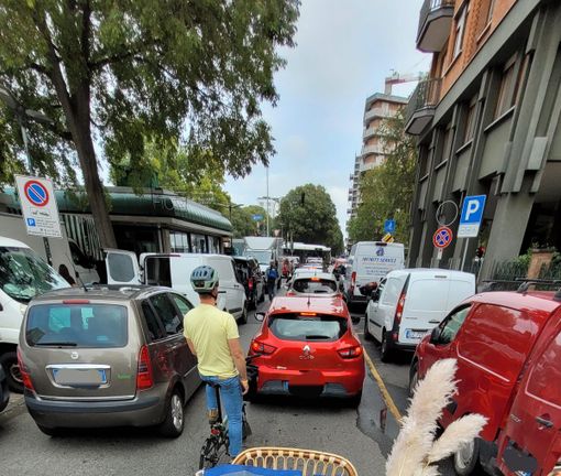 Mercato di corso Brunelleschi: "Create una ciclabile. Sosta massimo di 1 ora per chi fa la spesa" Mercato di corso Brunelleschi: "Create una ciclabile. Sosta massimo di 1 ora per chi fa la spesa"