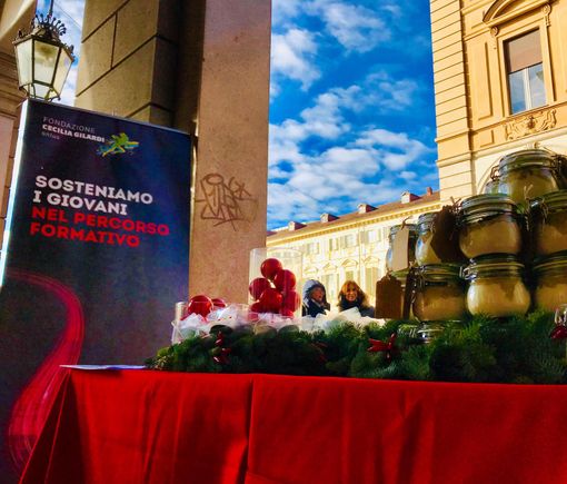 Fondazione Cecilia Gilardi, i biscotti di Natale per raccogliere fondi in via Roma Fondazione Cecilia Gilardi, i biscotti di Natale per raccogliere fondi in via Roma