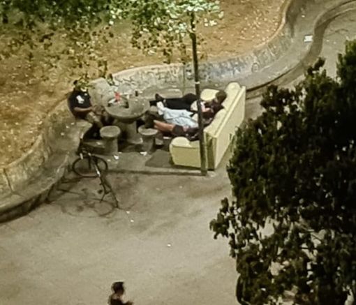 Bivacco continuo nei giardini della Venchi