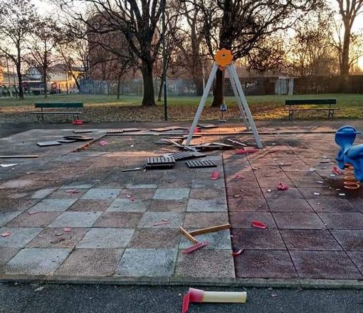 area gioco via somalia vandalizzata