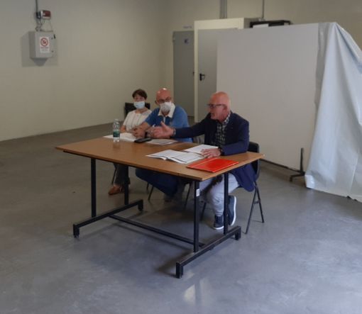 Da sinistra Carla Debenedetti (coordinatrice infermieristica), Adriano Rosano (direttore Centro servizi) e Claudio Restagno (presidente Centro servizi)