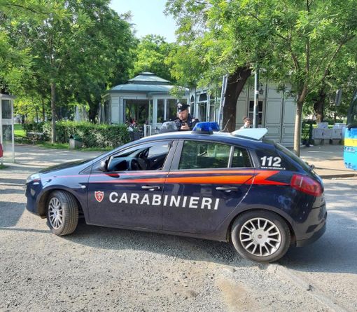 Due aggressioni in due giorni a Pinerolo: vittime una donna, due passanti e i clienti di un bar