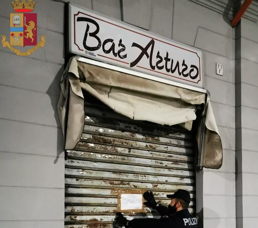 bar chiuso dalla Polizia in via Spotorno