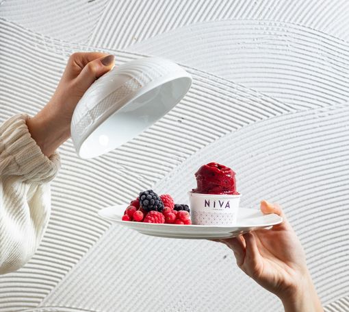 La gelateria Nivà trasloca sull’altro lato Piazza Vittorio in un contesto volto a richiamare la Torino ottocentesca La gelateria Nivà trasloca sull’altro lato Piazza Vittorio in un contesto volto a richiamare la Torino ottocentesca