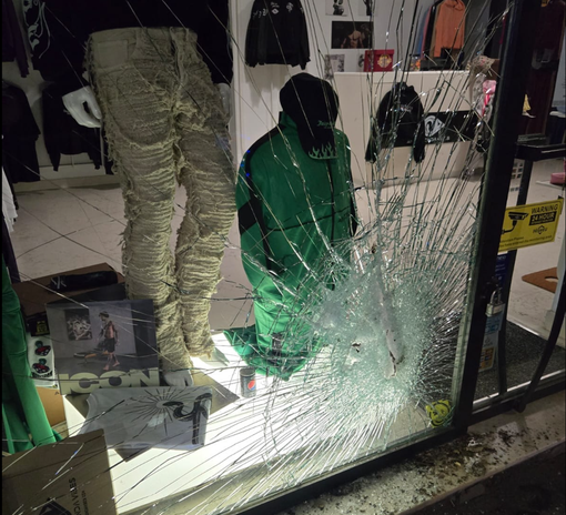 Altra spaccata in via Chiesa della Salute: "Cinque colpi di tombino, un colpo al cuore" Altra spaccata in via Chiesa della Salute: "Cinque colpi di tombino, un colpo al cuore"