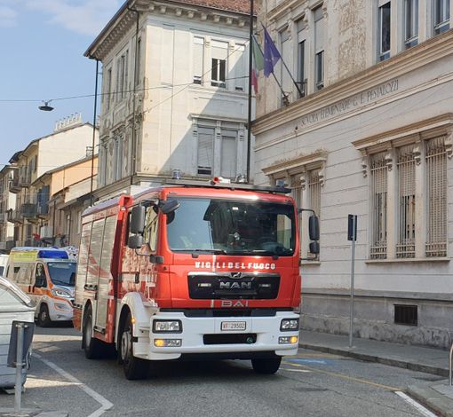Odore di bruciato, scuola elementare Pestalozzi evacuata a Torino. Ma si è trattato di un falso allarme