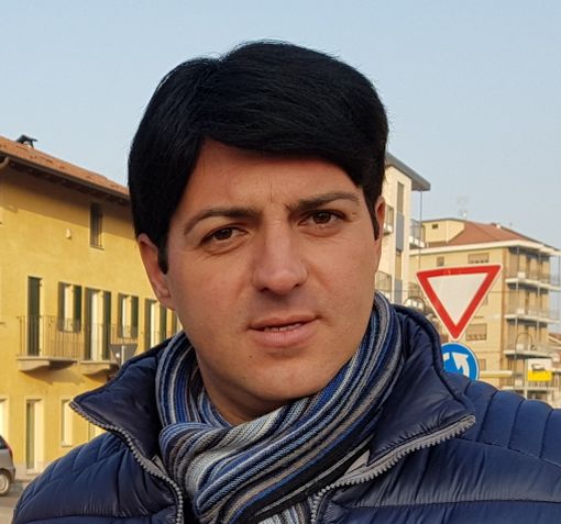 via Torino, la principale arteria del paese.