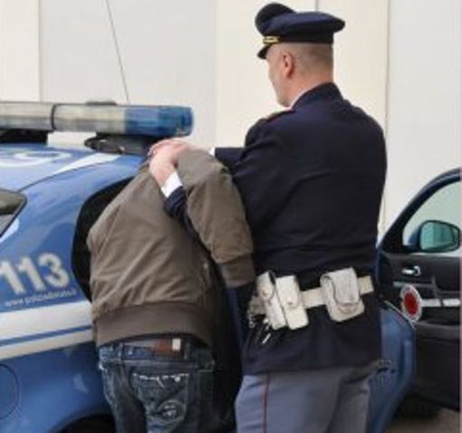 Ivrea, arrestato per rapina e lesioni nei confronti della ex compagna