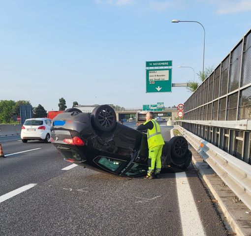 Incidente all'altezza di corso IV Novembre: traffico in tilt sulla tangenziale Incidente all'altezza di corso IV Novembre: traffico in tilt sulla tangenziale