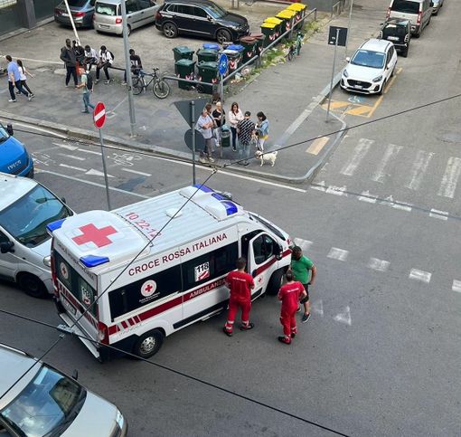 Si accascia sulla pista ciclabile di via Nizza, un uomo soccorso dal 118