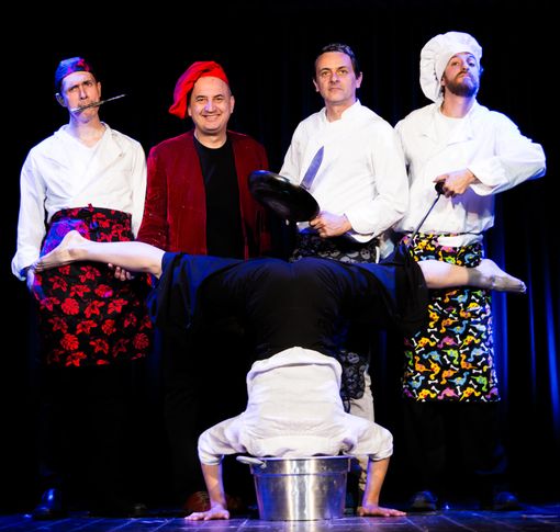 &quot;4 Ristoranti e 1 Funerale&quot; al Teatro Gobetti di San Mauro, tra commedia, magia e circo