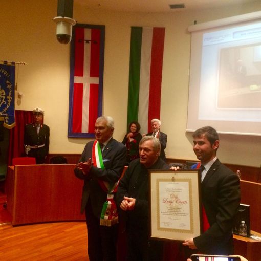 Rivoli da oggi ha un cittadino in più: grande festa per don Ciotti [FOTO]