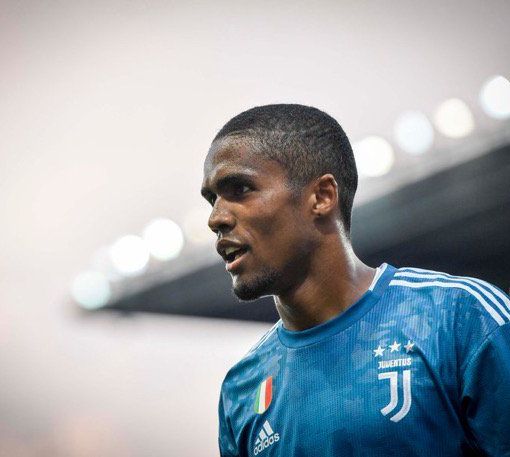 Foto tratta dal profilo Twitter ufficiale &quot;Douglas Costa&quot;