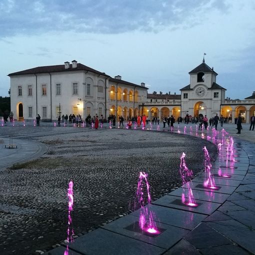 Venaria in rosa: dall’infiorata alla città che aspetta il Giro