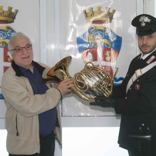 Venaria, aggredito un musicista della banda: i carabinieri arrestano il rapinatore