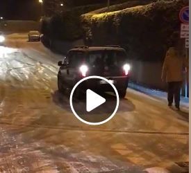 Maltempo e gelo: da Rivoli il video delle auto &quot;surgelate&quot; fa il giro dei social