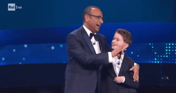 Sanremo 2025, chi è Samuele Parodi il giovane tuttologo. Conti: &quot;Il prossimo conduttore&quot;
