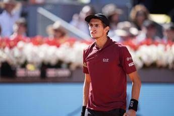 Madrid, Arnaldi non si ferma: Dzmuhur battuto e ottavi conquistati
