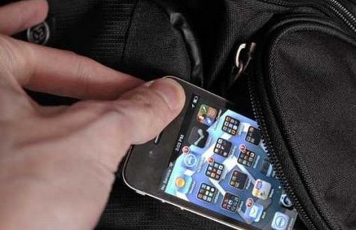 Scippatore di telefonini in bicicletta arrestato dopo due furti ravvicinati