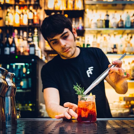 Il “millennium” di Affini: una “experience” attraverso i primi anni 2000 tra cocktail d'autore e icone senza tempo