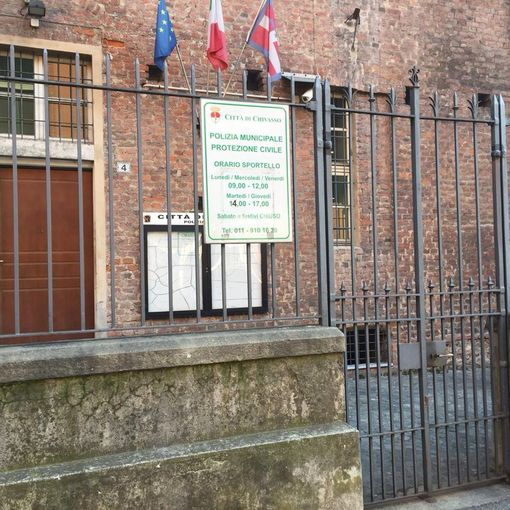 Ruba un distributore automatico di palline per bambini