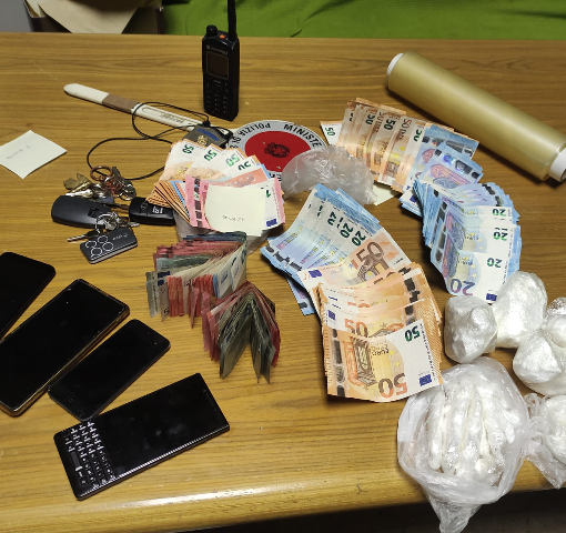 Arrestato pusher &quot;mobile&quot;: sequestrati 7.650 euro e oltre 430 grammi di cocaina