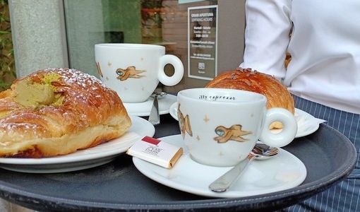 Ora ai bar è consentito soltanto il servizio da asporto o comunque all'esterno dei locali