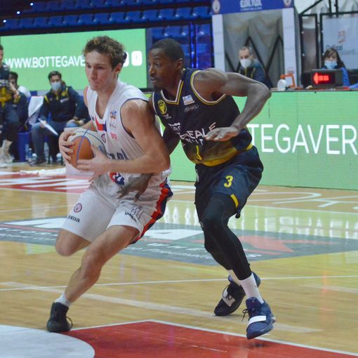 Buona la prima per la Reale Mutua Basket Torino, Biella lotta ma va al tappeto [FOTO]