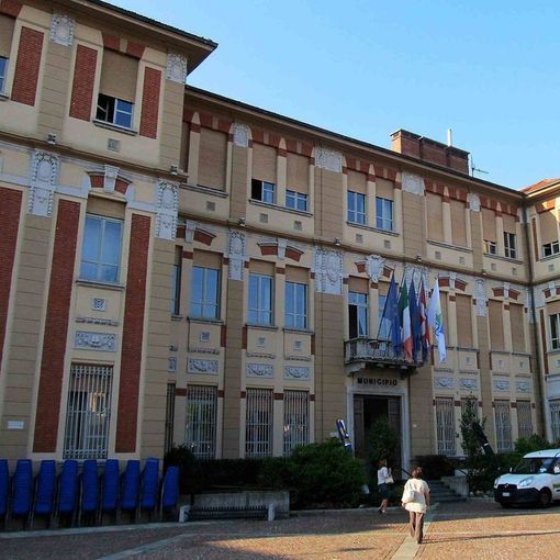 Il comune di Settimo e, sotto, l'assessore Luca Rivoira