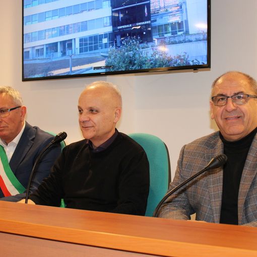 Il momento del taglio del nastro in ospedale