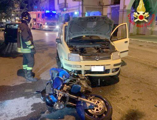 Moto si scontra contro un'auto alimentata a metano: paura a Crescentino