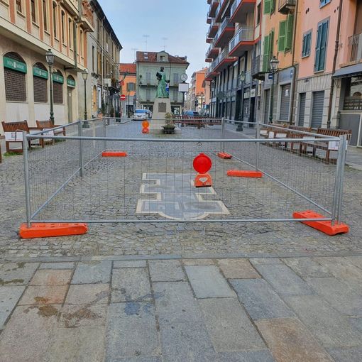 La Campana installata in piazza Carletti