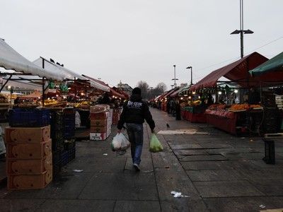 Tassa unica giornaliera nei mercati, il nuovo regolamento rimane sospeso: rabbia Cinque Stelle