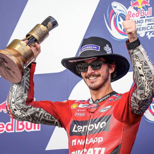 Pecco sul podio non festeggia per rispetto della famiglia di Dean Bert a Vinales, morto nella gare di Jerez