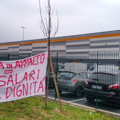 Brandizzo, sciopero per gli addetti alla sicurezza di Amazon (FOTO)