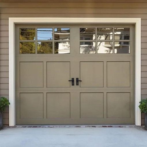 Porte garage con finestra: vantaggi estetici, luminosità e risparmio energetico