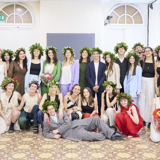 Gli studenti laureati insieme ai componenti della Commissione di Tesi