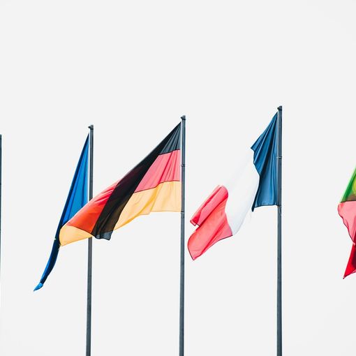 L'arte di creare bandiere: Tradizioni e Significati Nascosti