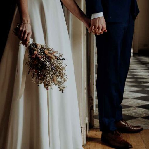 La bellezza della semplicità: perché scegliere un abito da sposa essenziale