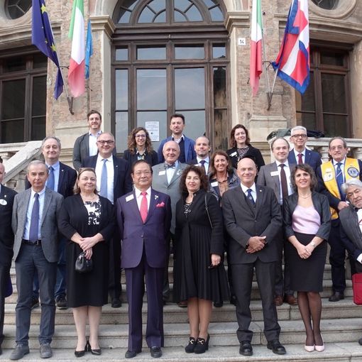 Nella foto il PIP Yamada e le autorità lionistiche del Distretto 108 Ia3, in posa con il sindaco di Bra ed i colleghi di giunta, oltre ad alcune fasi della giornata