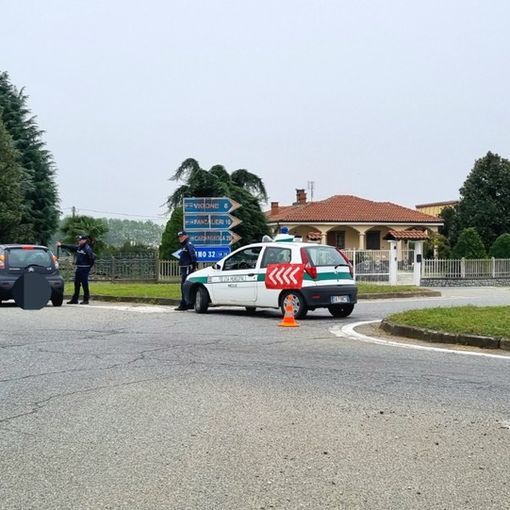 Un camion finisce in un fosso sulla strada tra Vigone e Macello