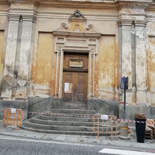Lavori in vista sulla facciata di San Bernardino a Bricherasio