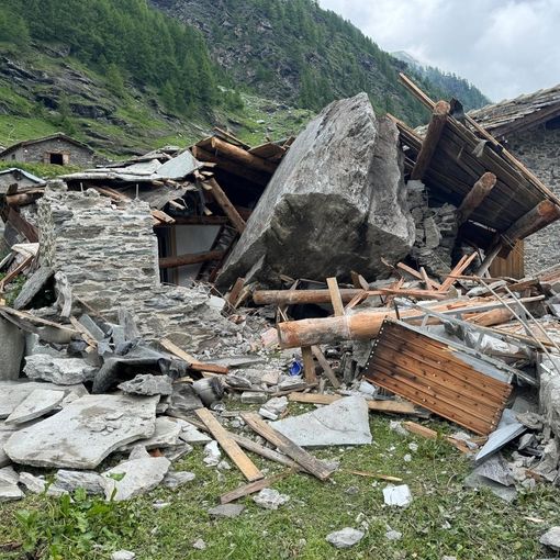 La foto circolata dopo la frana nella Conca del Pra