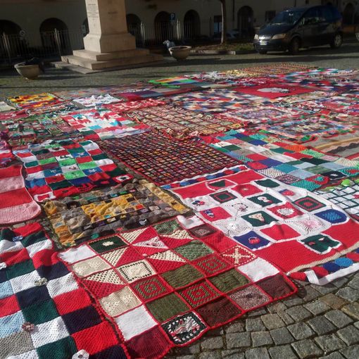 Le coperte della solidarietà per i senza fissa dimora aiutano anche i servizi sociali di Bricherasio