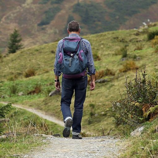 In Val Pellice si ‘chamina’ ascoltando storie e curiosità in occitano